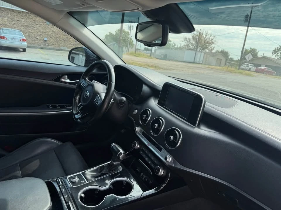 2019 Kia Stinger - Image 11 of 20