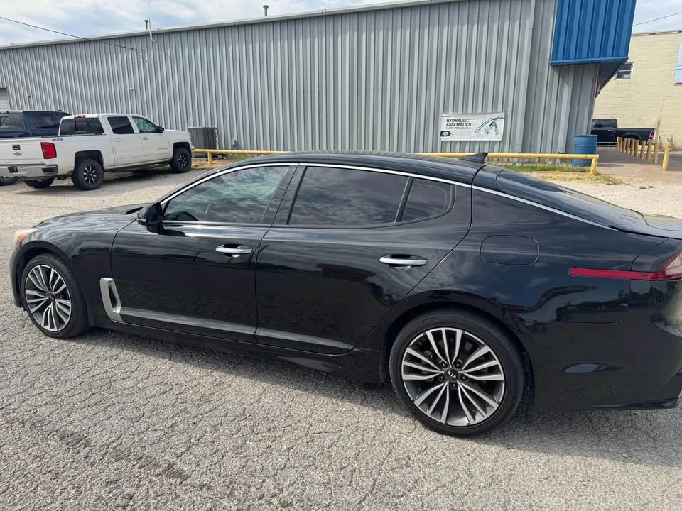 2019 Kia Stinger - Image 17 of 20