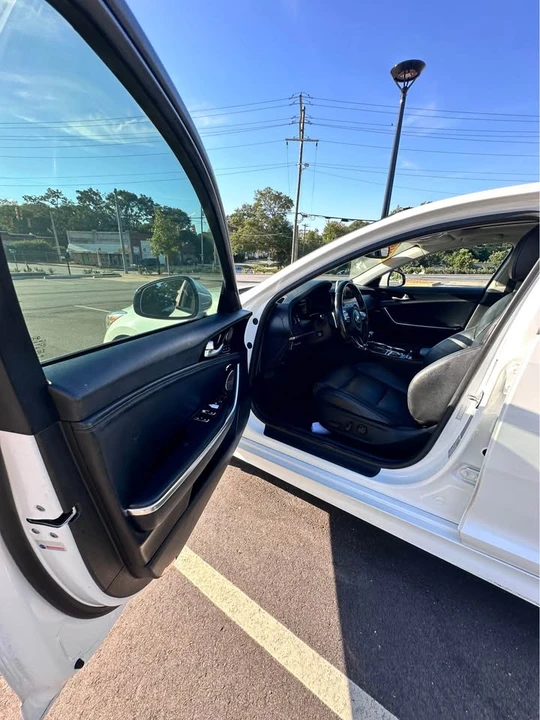 2019 Kia Stinger - Image 9 of 20