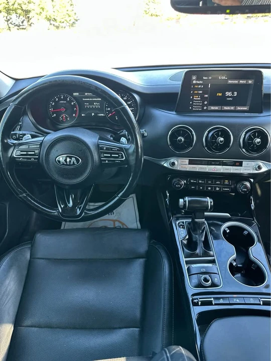 2019 Kia Stinger - Image 14 of 20