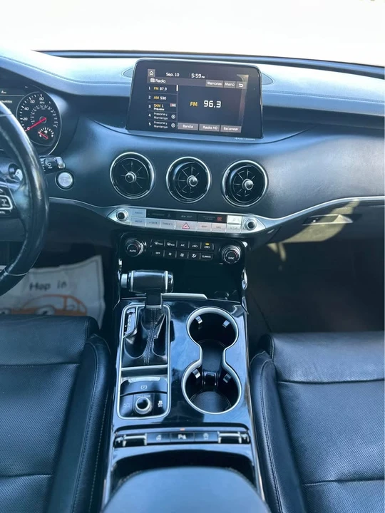 2019 Kia Stinger - Image 15 of 20