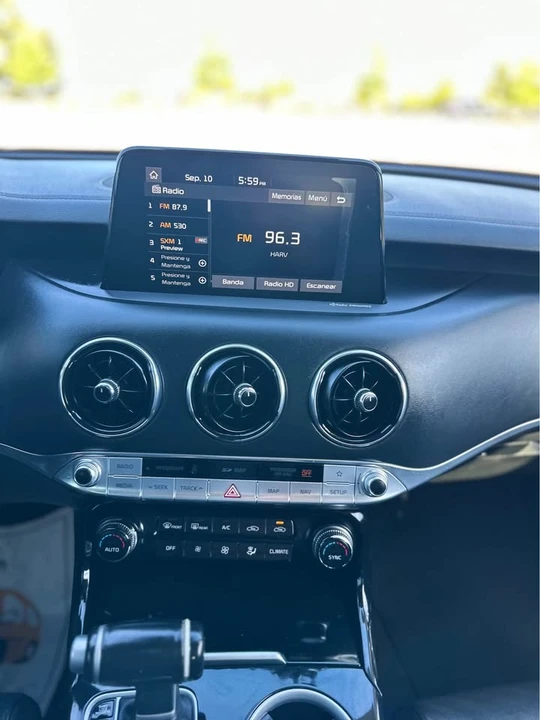 2019 Kia Stinger - Image 16 of 20