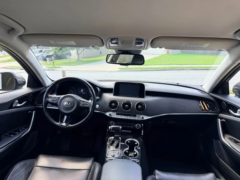 2019 Kia Stinger - Image 11 of 16