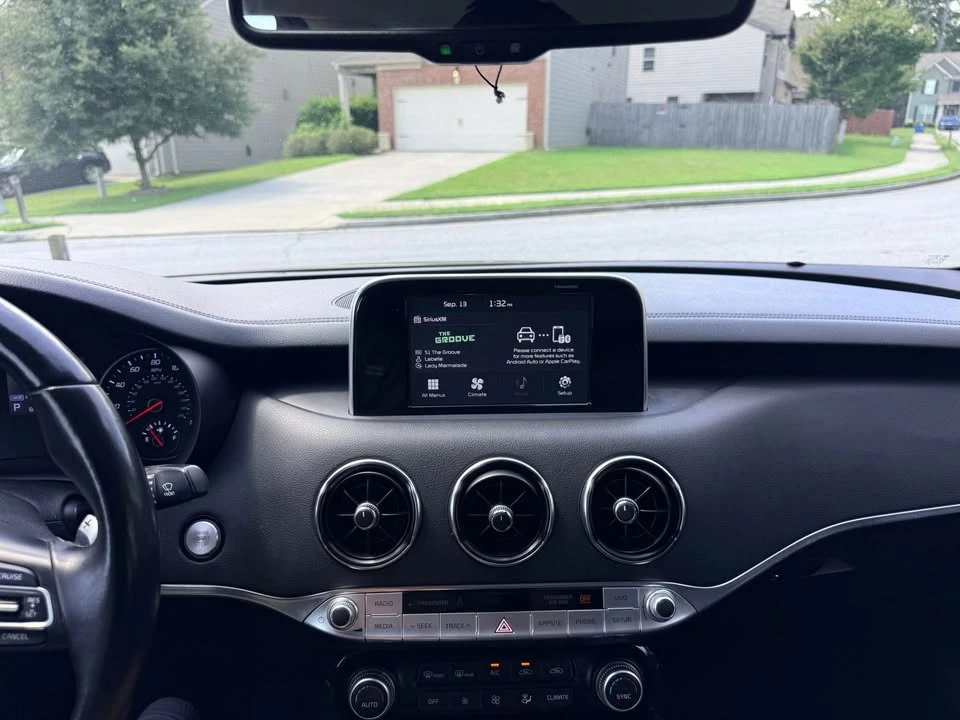 2019 Kia Stinger - Image 13 of 16