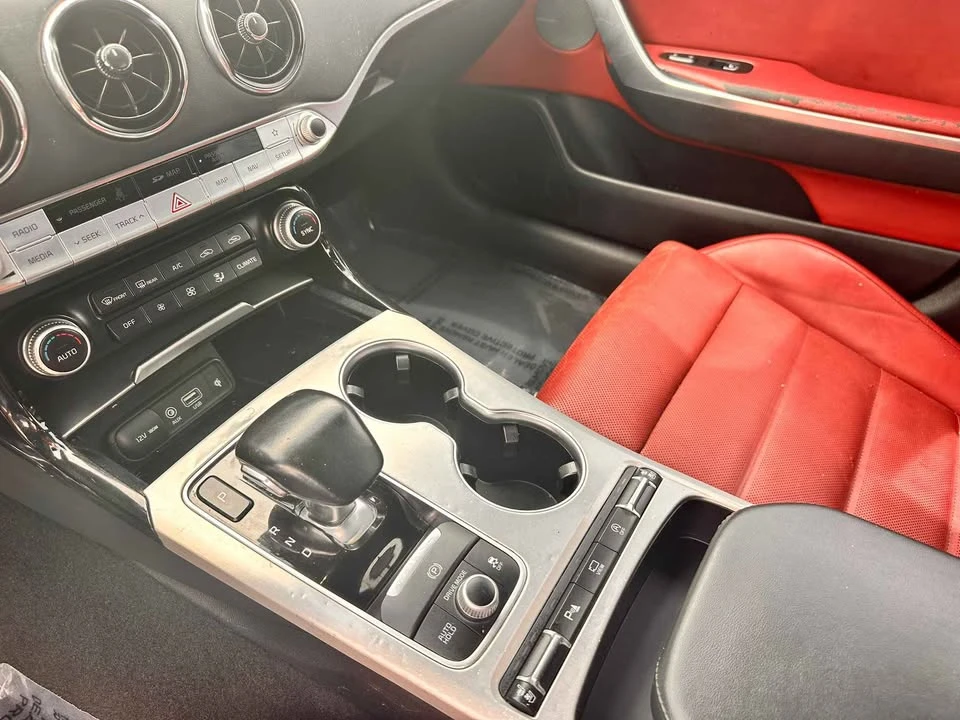 2019 Kia Stinger - Image 8 of 20