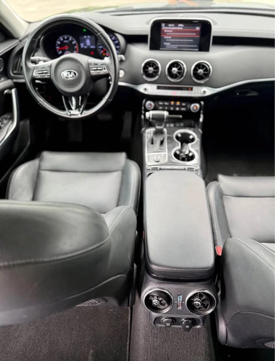 2019 Kia Stinger - Image 13 of 20