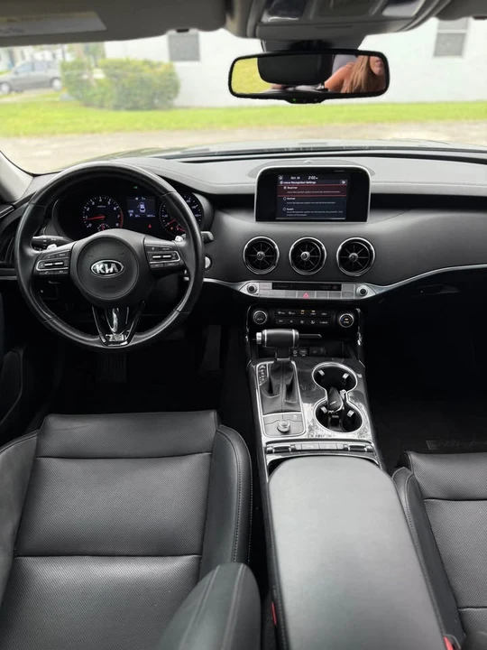 2019 Kia Stinger - Image 12 of 20