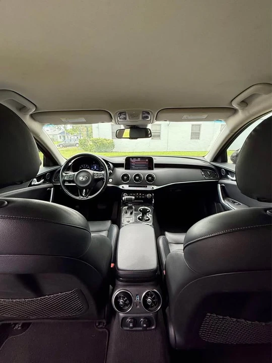 2019 Kia Stinger - Image 11 of 20