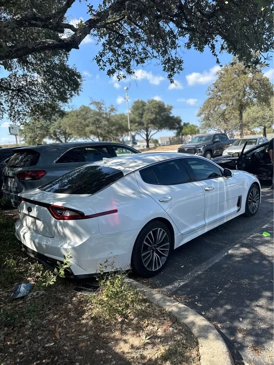2019 Kia Stinger - Image 4 of 12
