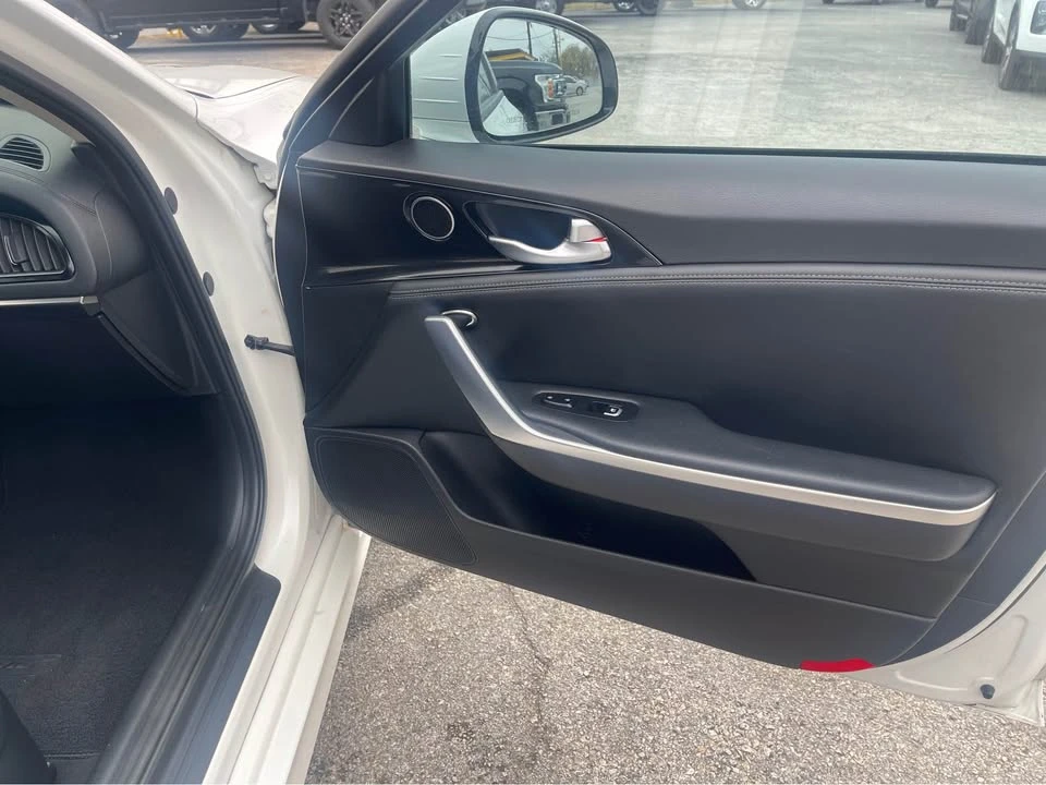 2019 Kia Stinger - Image 13 of 19