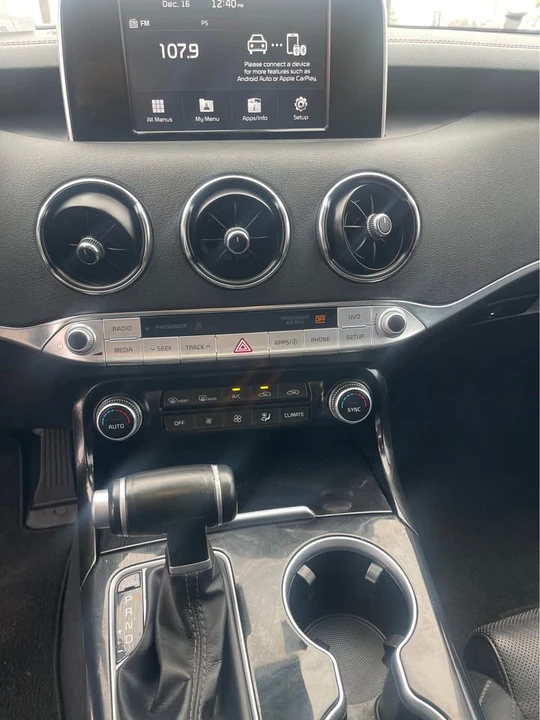 2019 Kia Stinger - Image 16 of 19