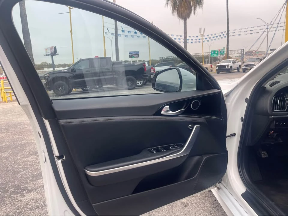 2019 Kia Stinger - Image 7 of 19