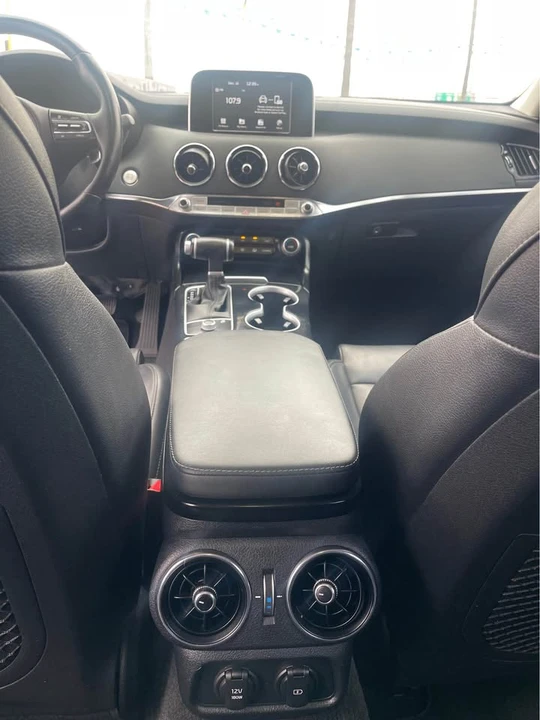 2019 Kia Stinger - Image 11 of 19