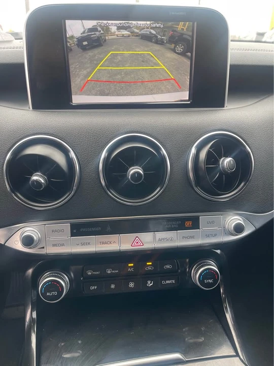 2019 Kia Stinger - Image 17 of 19