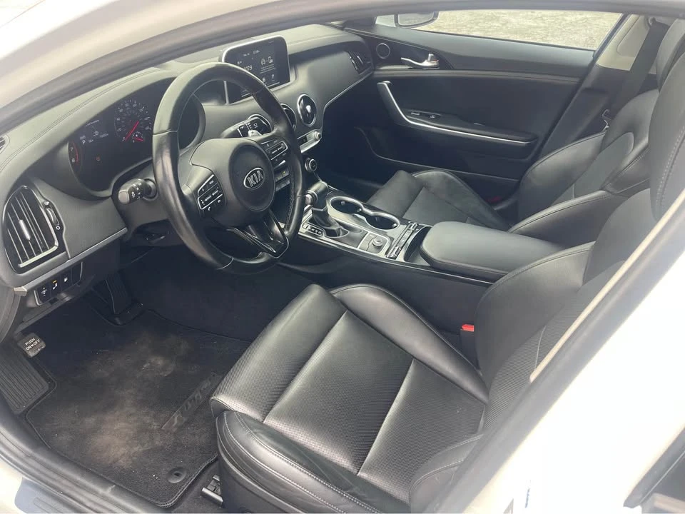 2019 Kia Stinger - Image 8 of 19