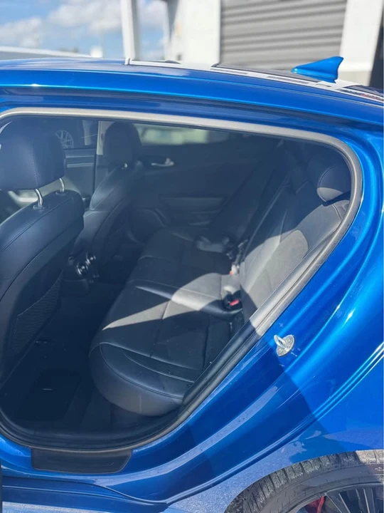 2019 Kia Stinger - Image 8 of 11