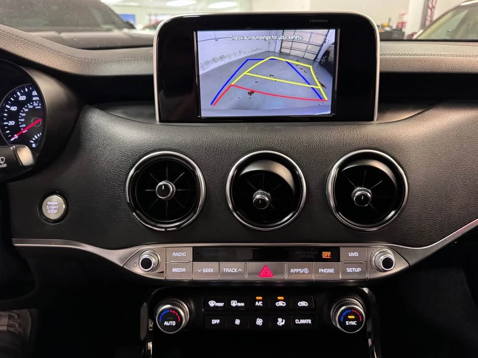 2019 Kia Stinger - Image 16 of 20