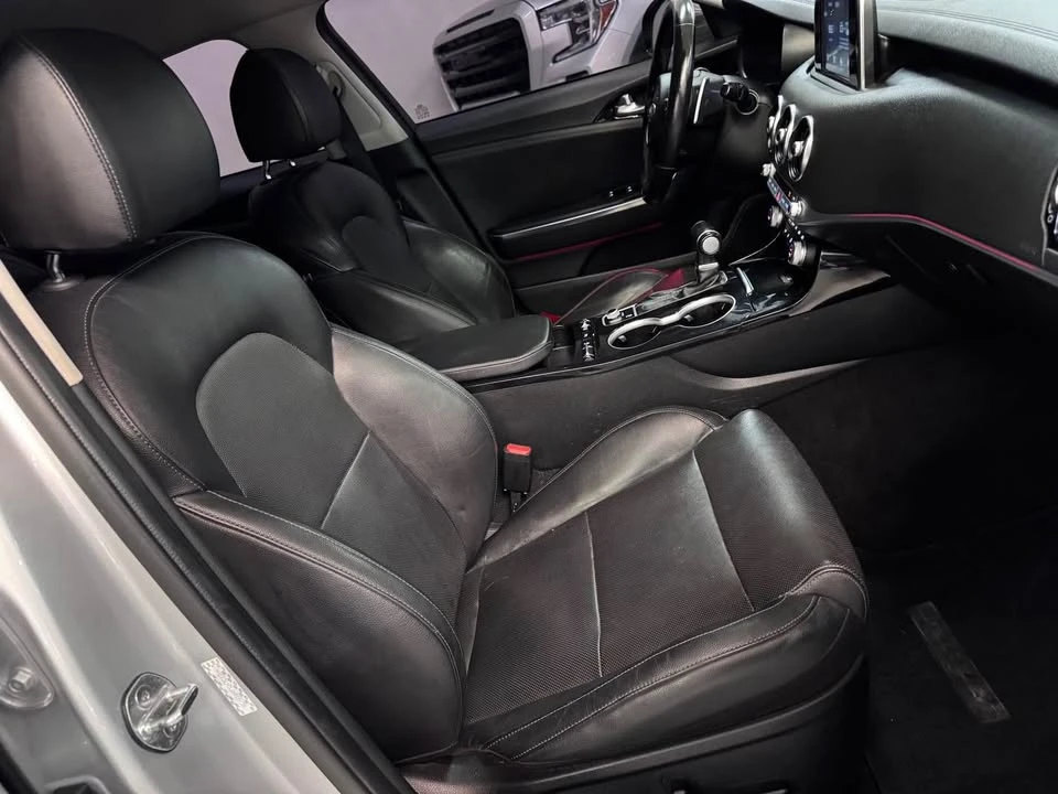 2019 Kia Stinger - Image 12 of 20