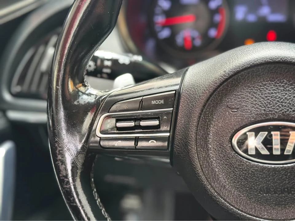 2019 Kia Stinger - Image 16 of 19