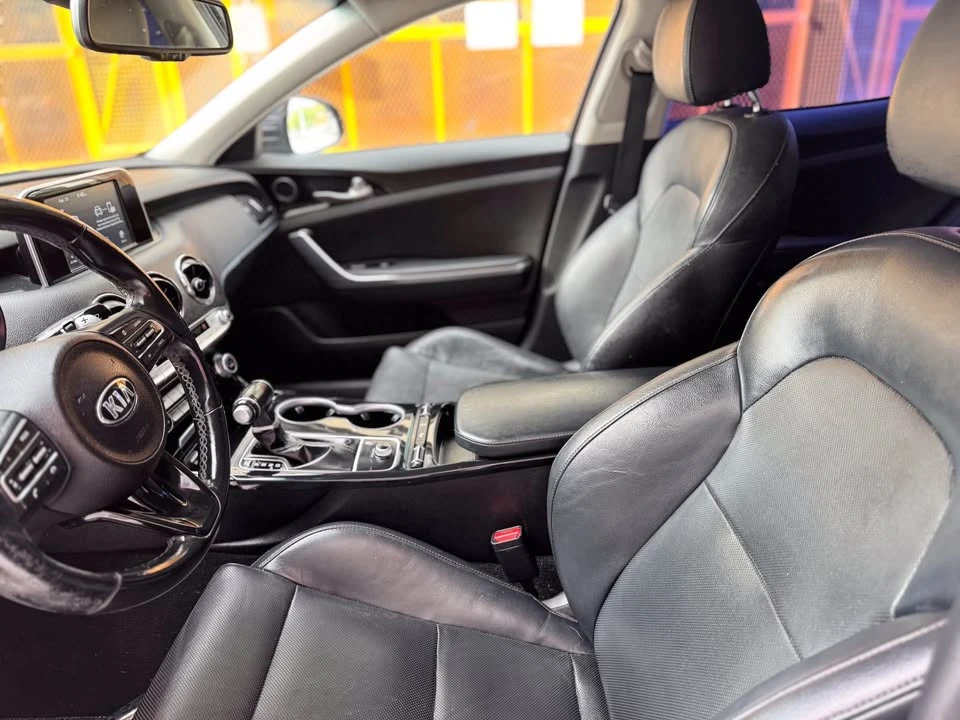 2019 Kia Stinger - Image 9 of 19