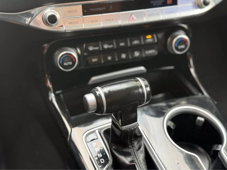 2019 Kia Stinger - Image 14 of 19