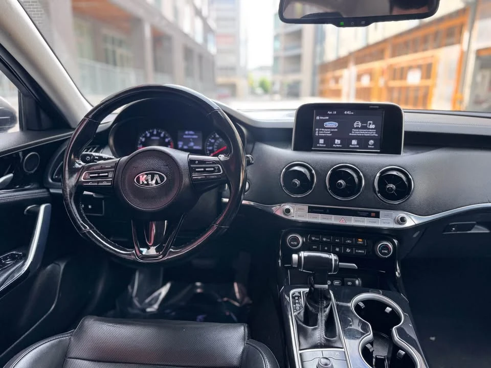 2019 Kia Stinger - Image 12 of 19