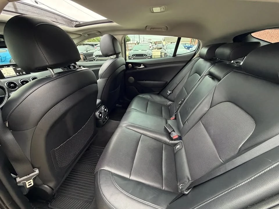 2019 Kia Stinger - Image 14 of 19