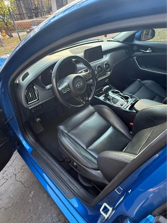 2019 Kia Stinger - Image 10 of 13