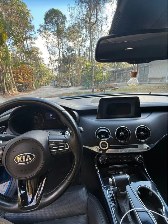 2019 Kia Stinger - Image 11 of 13
