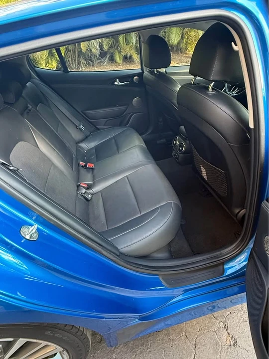 2019 Kia Stinger - Image 8 of 13