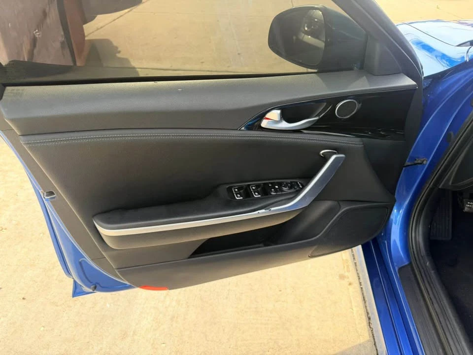 2019 Kia Stinger - Image 10 of 16