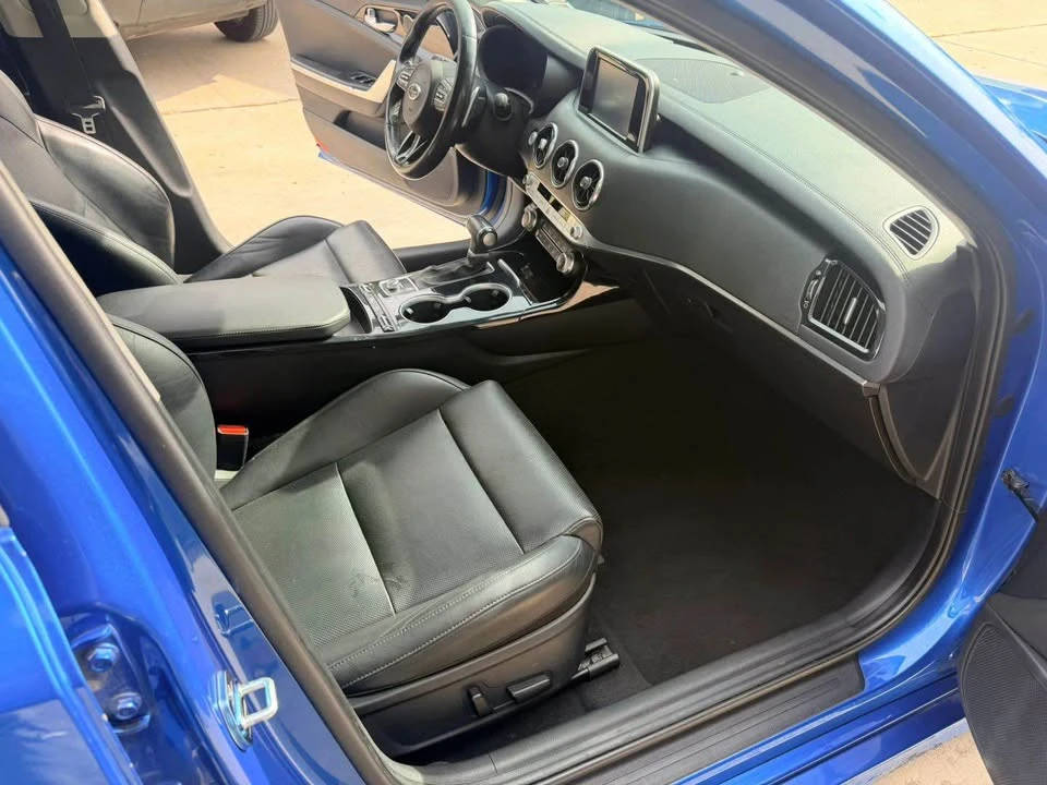 2019 Kia Stinger - Image 15 of 16