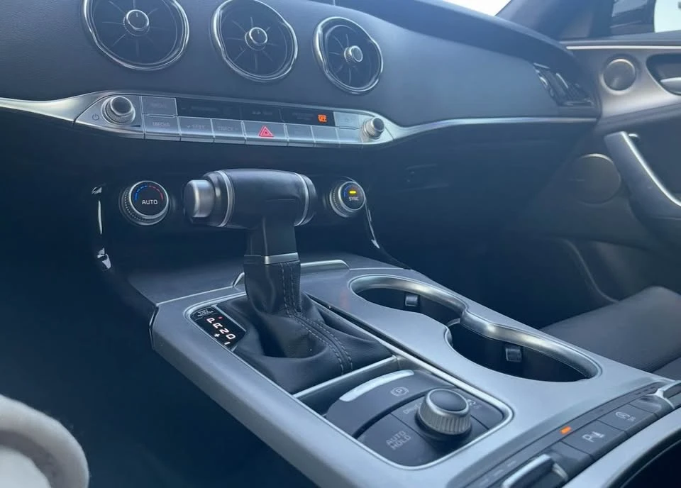 2019 Kia Stinger - Image 7 of 8