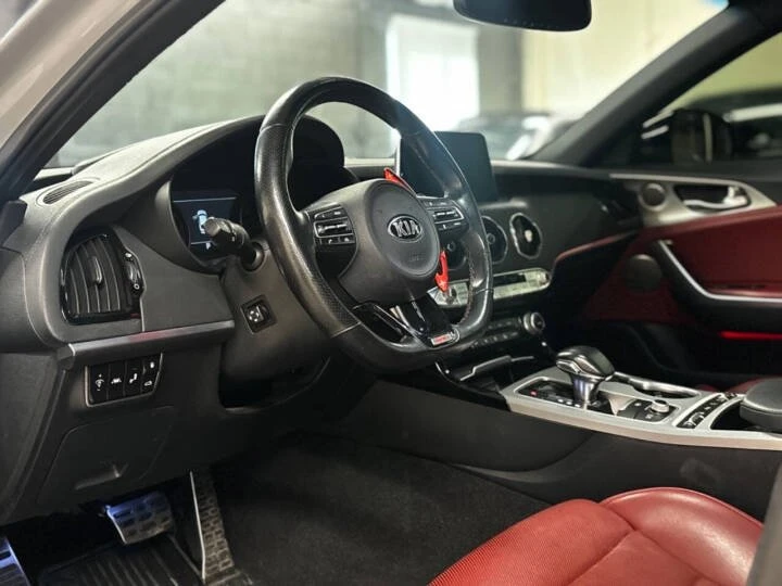 2019 Kia Stinger - Image 14 of 18
