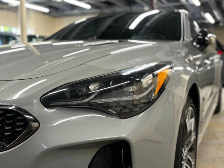 2019 Kia Stinger - Image 8 of 18