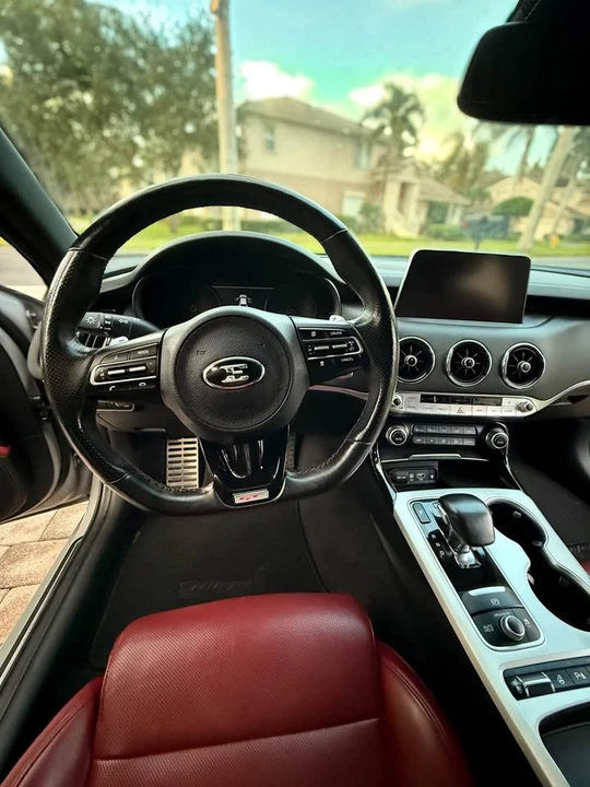 2019 Kia Stinger - Image 11 of 14