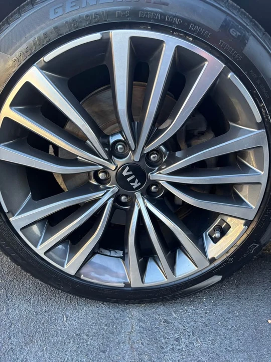 2019 Kia Stinger - Image 8 of 13