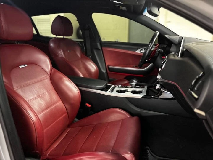 2019 Kia Stinger - Image 17 of 18