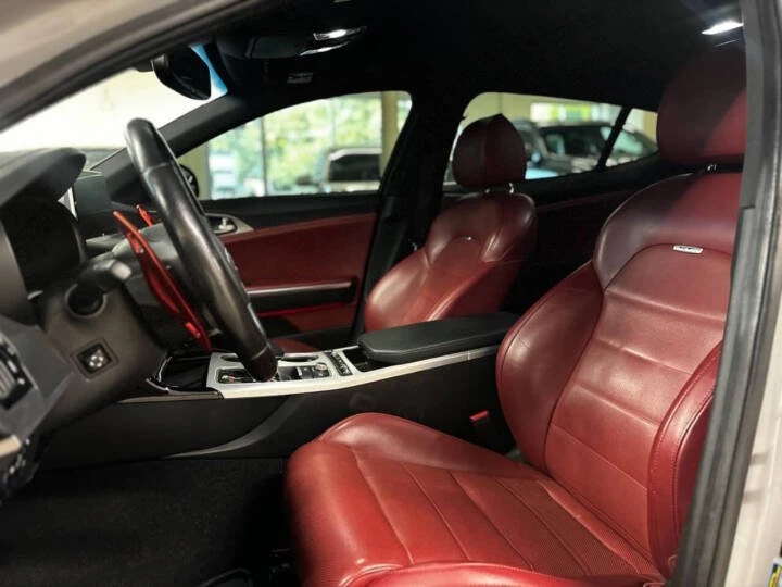 2019 Kia Stinger - Image 15 of 18