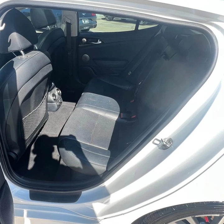2019 Kia Stinger - Image 10 of 16