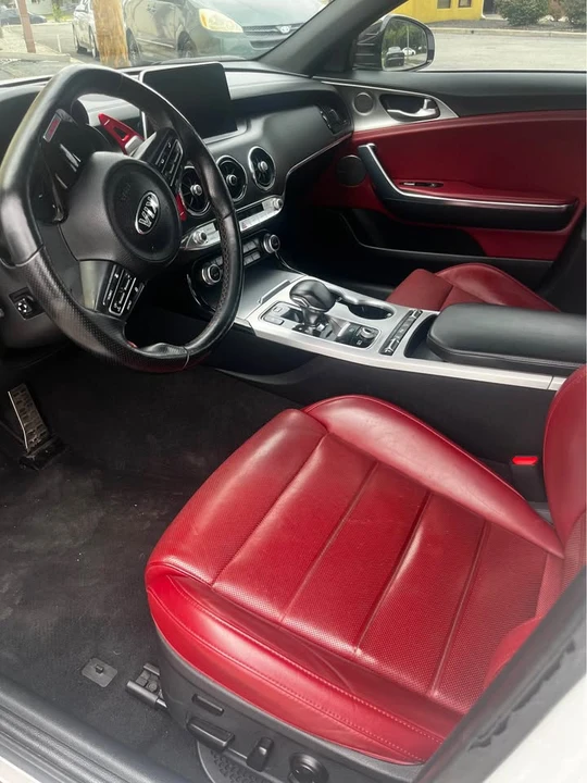 2019 Kia Stinger - Image 4 of 8