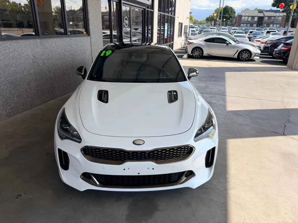 2019 Kia Stinger - Image 2 of 10