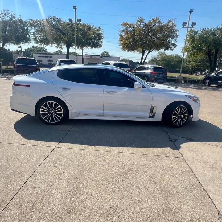 2019 Kia Stinger - Image 4 of 16
