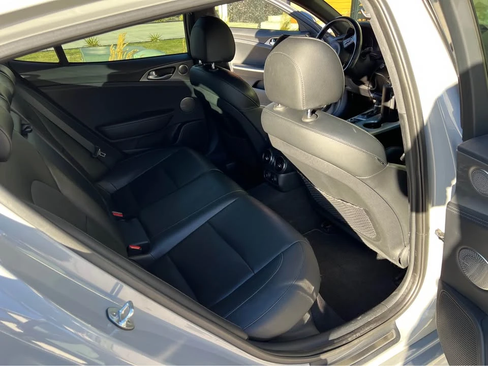 2019 Kia Stinger - Image 10 of 15