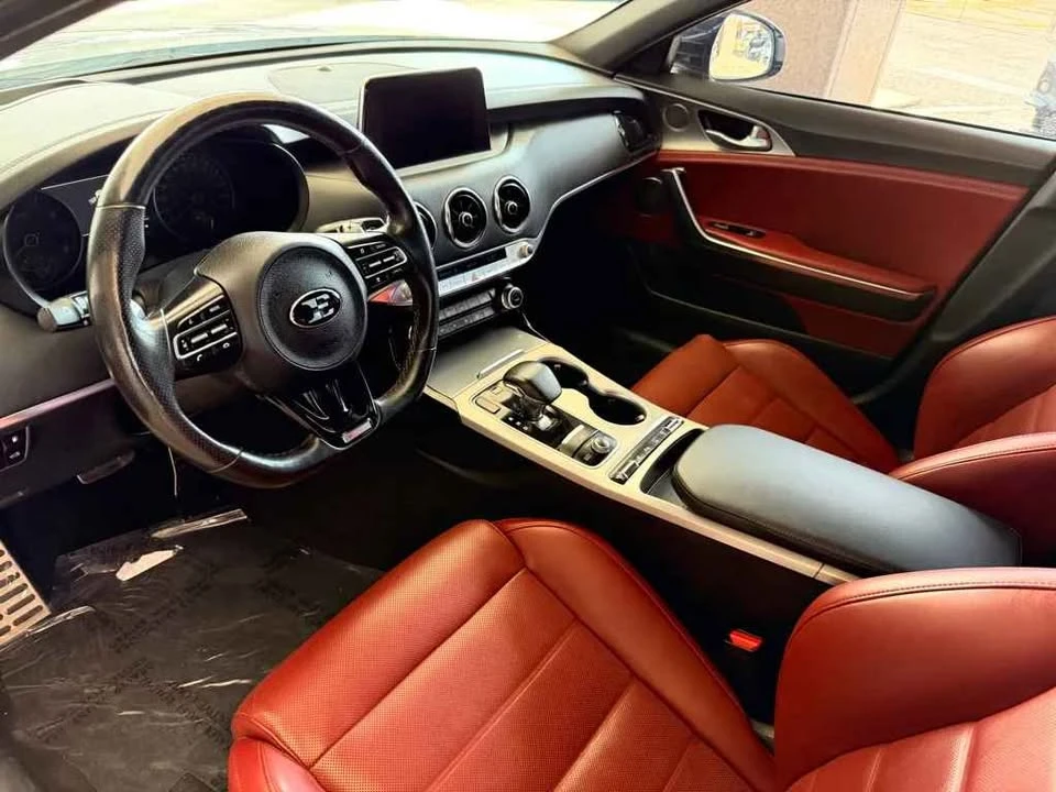 2019 Kia Stinger - Image 7 of 10