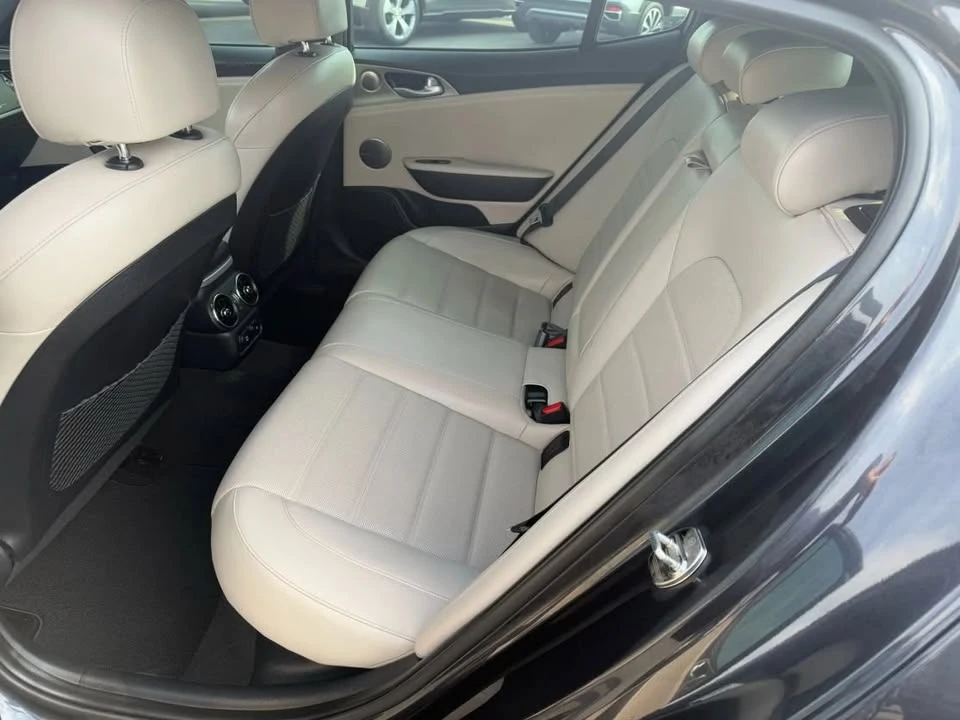 2019 Kia Stinger - Image 16 of 20