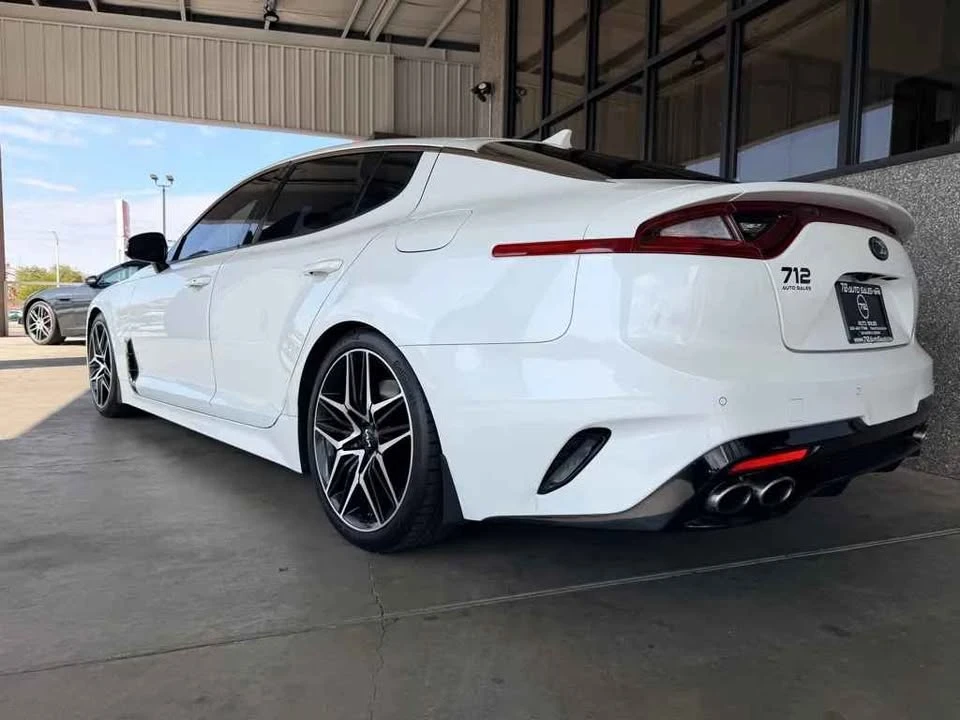 2019 Kia Stinger - Image 4 of 10