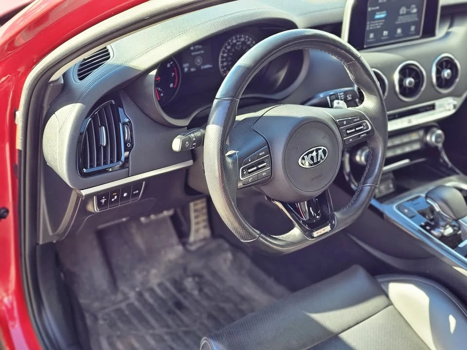 2019 Kia Stinger - Image 13 of 17