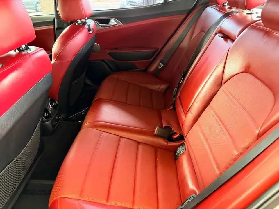 2019 Kia Stinger - Image 9 of 10
