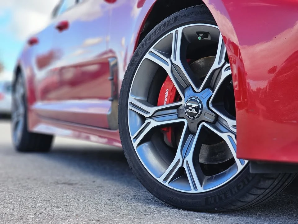 2019 Kia Stinger - Image 9 of 17